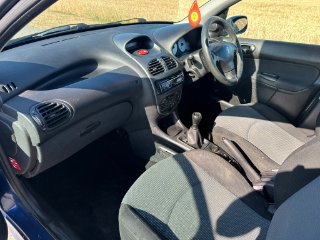 /photos/12539/56644441-37a5-5a5e-1a5d-befcd06e42af_i320x240.jpg